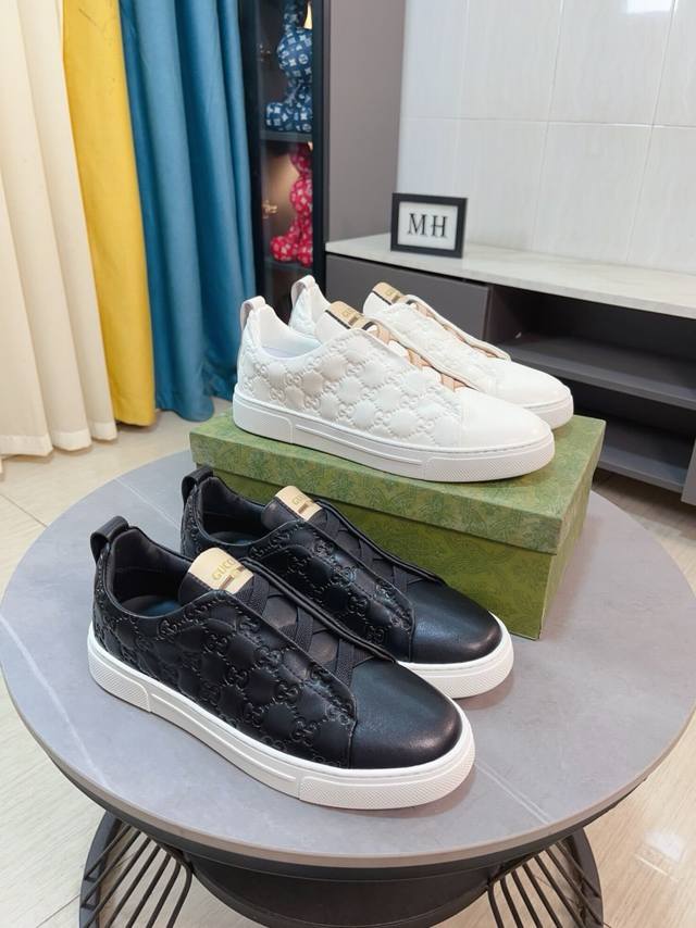 Gucci men's shoes, a high-end brand, featuring the latest fashionable casual men