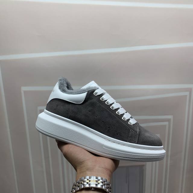 Professional Alexander McQueen factory. Top-tier version. Couple's style: Alexa