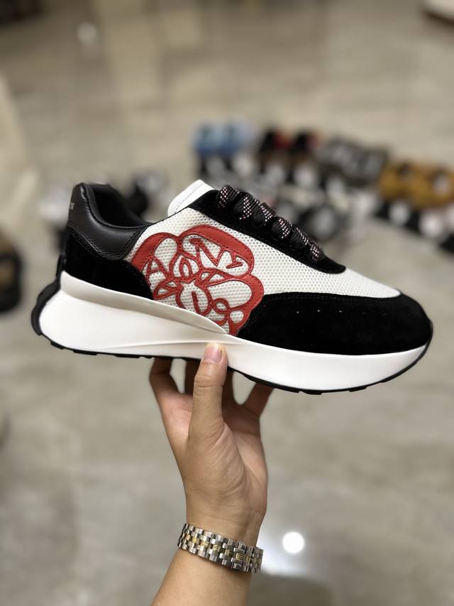 Professional Alexander McQueen factory p. Top version. Couple style: Alexander