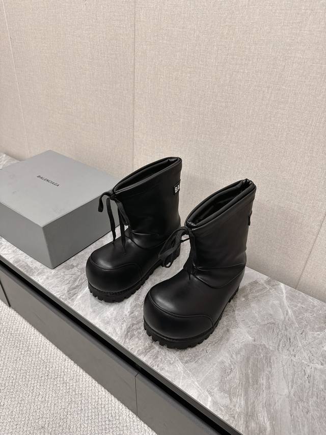 Balenciaga Skiwear latest couple Alaskan snow boots, authentic, purchased for RM