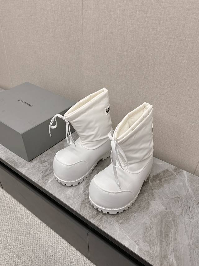 Balenciaga Skiwear latest couple Alaskan snow boots, authentic, purchased for RM