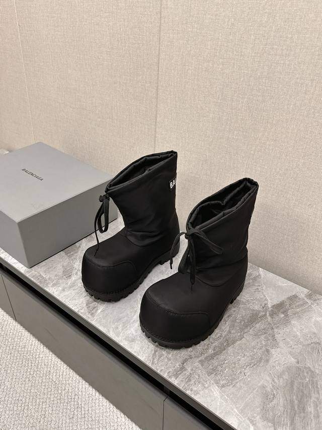 Balenciaga Skiwear latest couple Alaskan snow boots, authentic, purchased for RM
