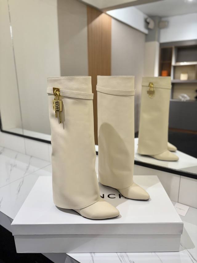 Authentic Counter-Grade Custom Version Givenchy Shark Lock Series Padlock Boots,