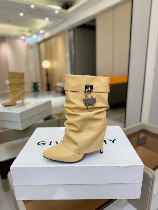 Price: Authentic Givenchy high-heeled ankle boots, top-quality custom version av