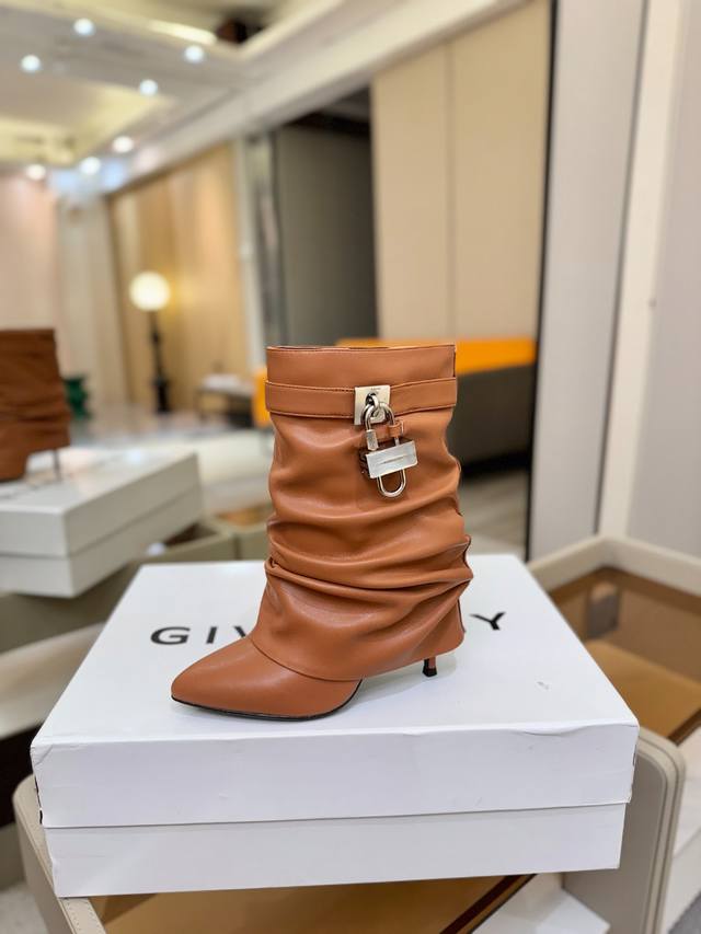 Price: Authentic Givenchy high-heeled ankle boots, top-quality custom version av