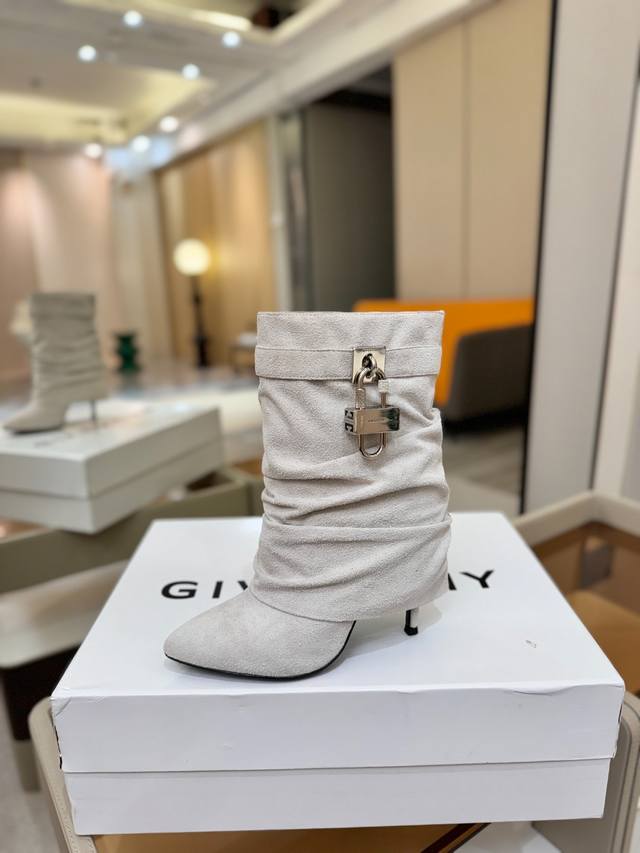 Price: Authentic-grade custom version Givenchy high-heeled ankle boots, the high
