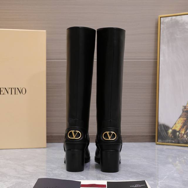 Retail-grade 25Ss Autumn/Winter New Valentino Round Toe V-Buck Riding Boots Val