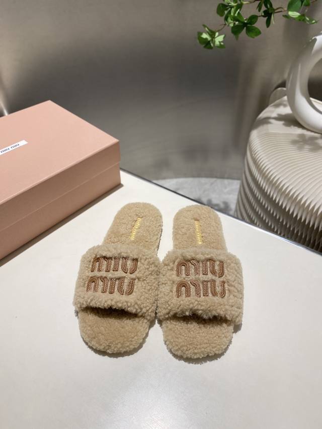 Factory Price p Miu Miu Top-Tier Version 2025 Autumn/Winter Trendy Furry Slippe