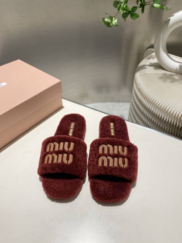 Factory Price p Miu Miu Top-Tier Version 2025 Autumn/Winter Trendy Furry Slippe