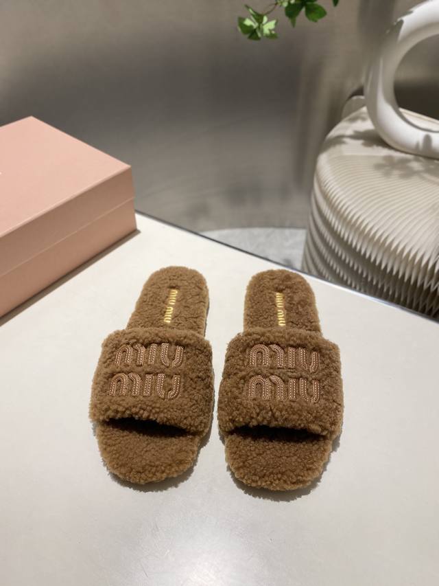 Factory Price p Miu Miu Top-Tier Version 2025 Autumn/Winter Trendy Furry Slippe