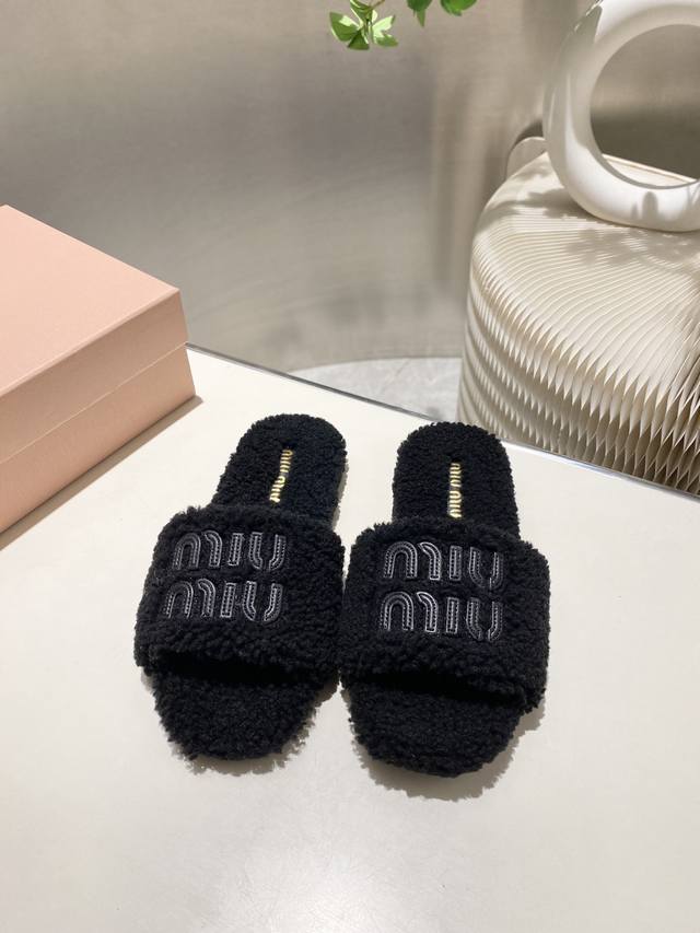 Factory Price p Miu Miu Top-Tier Version 2025 Autumn/Winter Trendy Furry Slippe