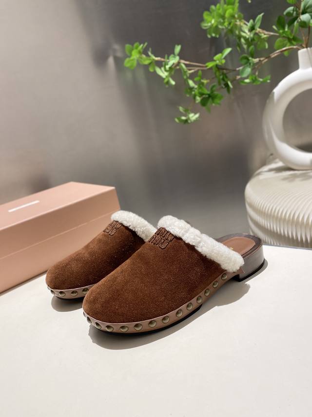 Factory direct new Miu Miu autumn/winter wool closed-toe slippers, comfortable
