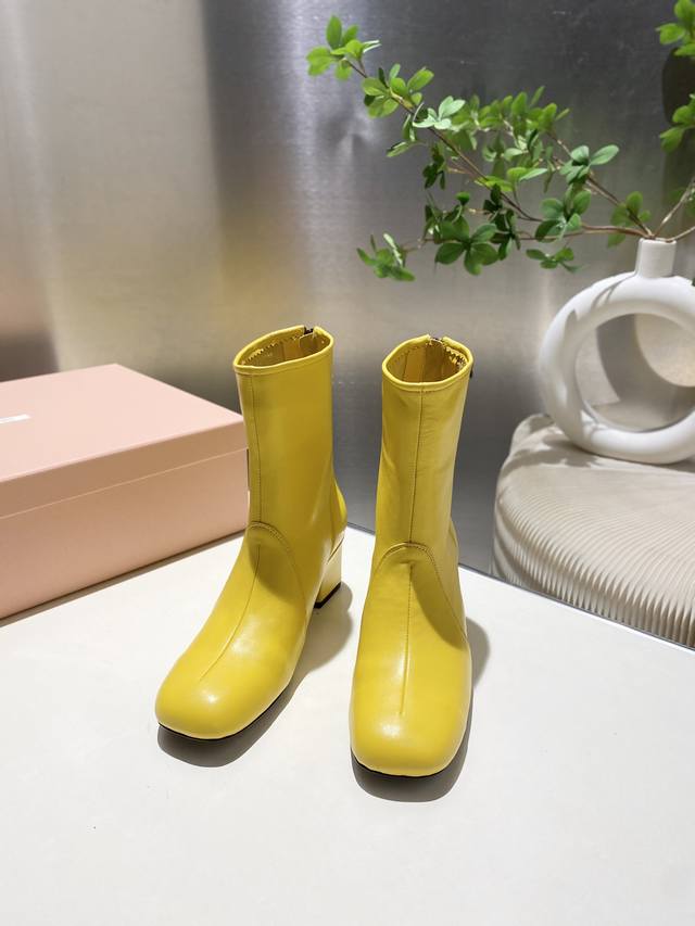 Factory Price p Miumiu 2025 Winter New Ankle Boots. This year's top-selling ite