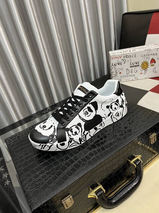 Factory Price (pp): Dg Latest sporty and casual shoes, fashionable and versatil