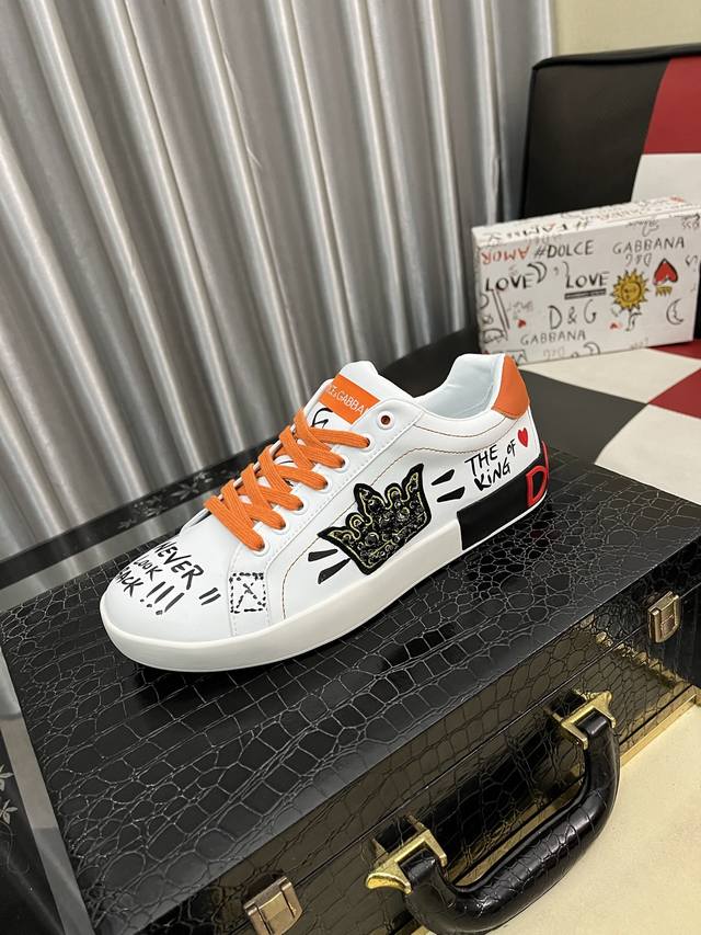 Factory Price (pp): Dg Latest sporty and casual shoes, fashionable and versatil