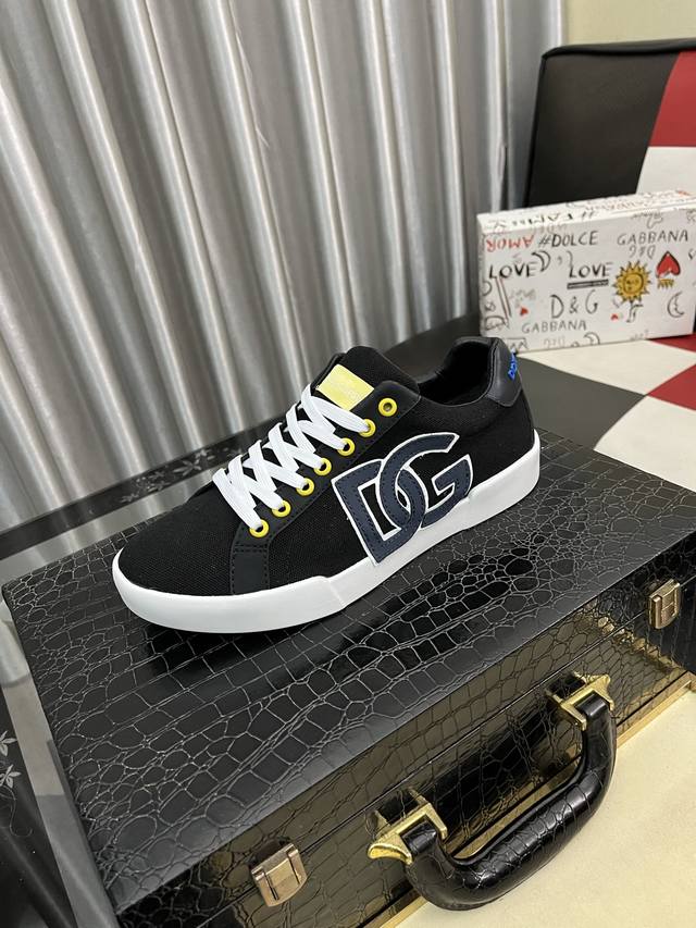 Factory Price (pp): Dg Latest sporty and casual shoes, fashionable and versatil