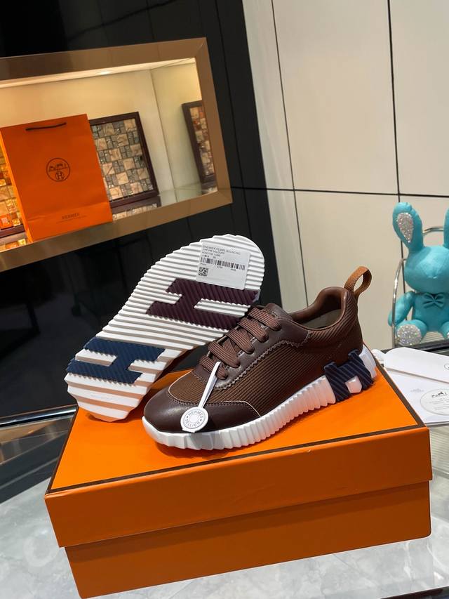 Hermes Couple Style. Women's sizes 35-39, 40, 41, 42. Custom-made men's sizes 39