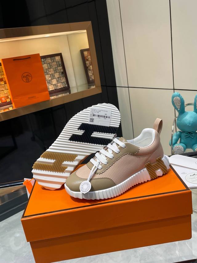 HErmes Couple Style. Women's sizes 35-39, 40, 41, 42. Custom-made men's sizes 39