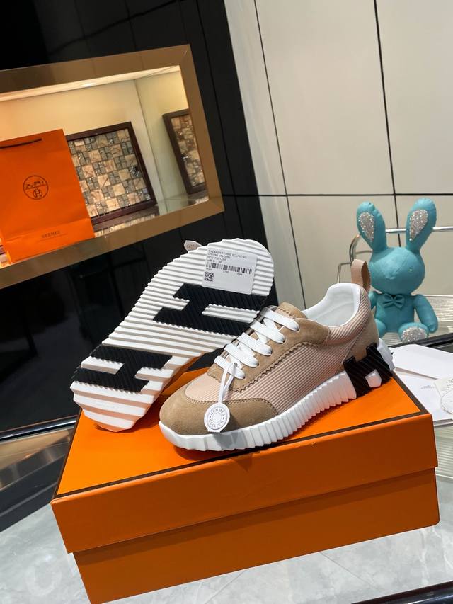 Hermes Couple Style. Women's sizes 35-39, 40, 41, 42. Custom-made men's sizes 39