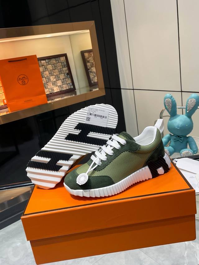 Hermes Couple Style. Women's sizes 35-39, 40, 41, 42. Custom-made men's sizes 39