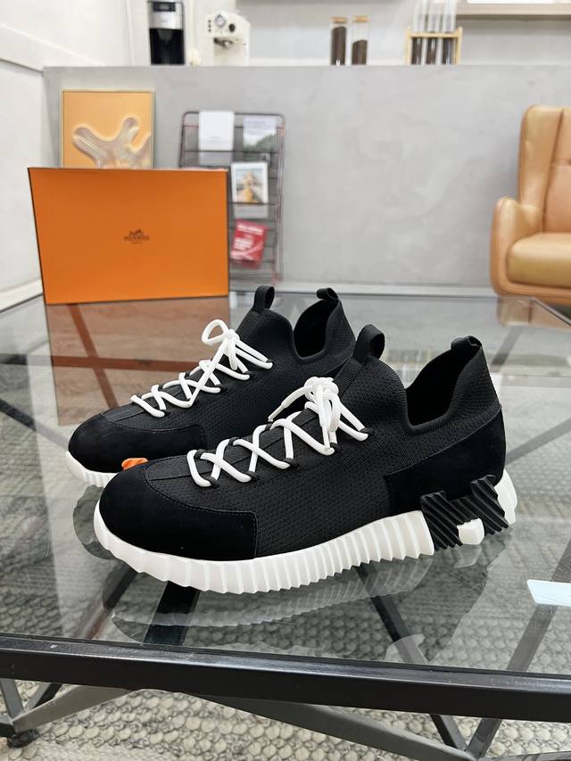 H Top-tier personal shopper's favorite super popular male celebrity sneakers are