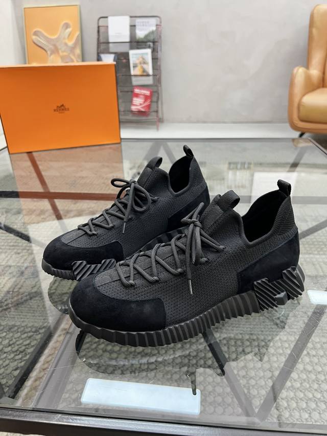 H Top-tier personal shopper's favorite super popular male celebrity sneakers are