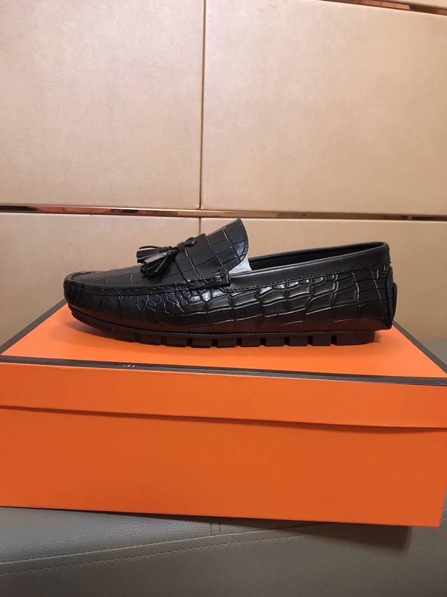 Factory direct price LV Louis Vuitton latest men's trendy casual driving shoes,