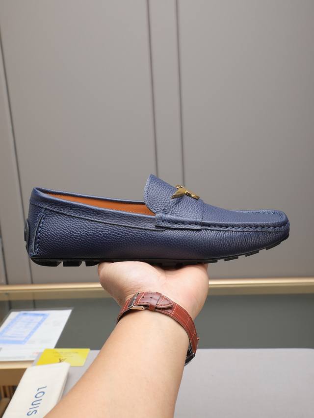 Lv Driving Shoes: Exuding charm and luxurious style, these gentlemanly shoes fea