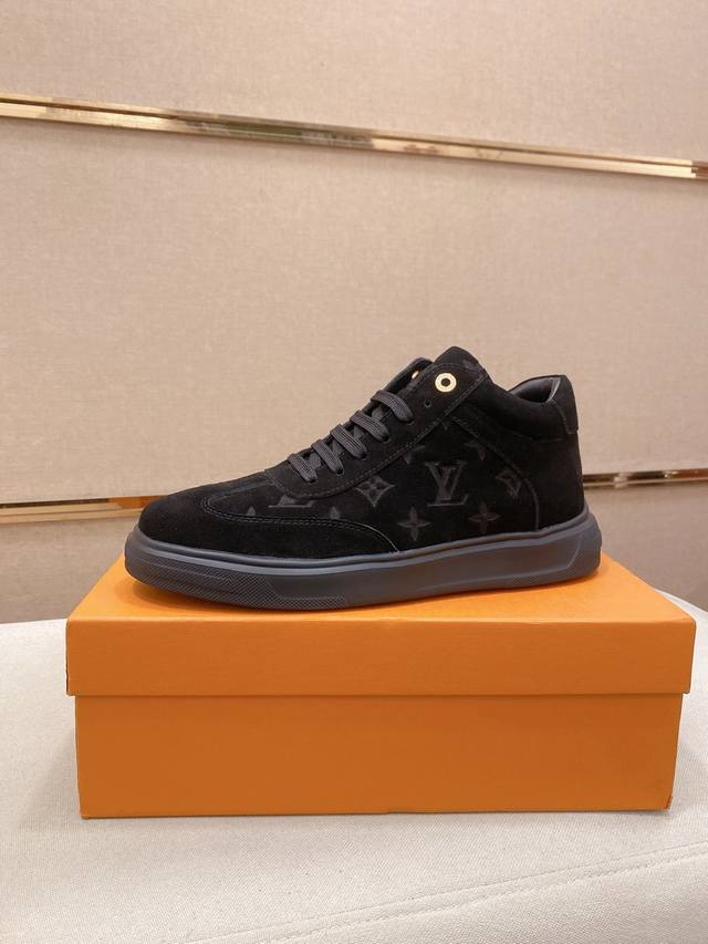 Factory direct price for men's shoes and athletic wear, original Louis Vuitton