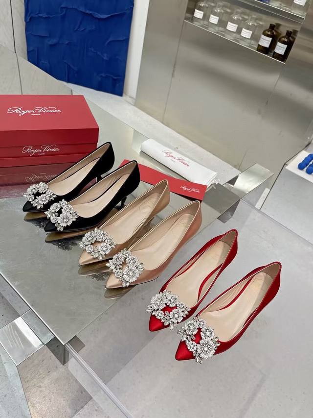 Factory direct price women's shoes, sports shoes, original Roger Vivier new arr