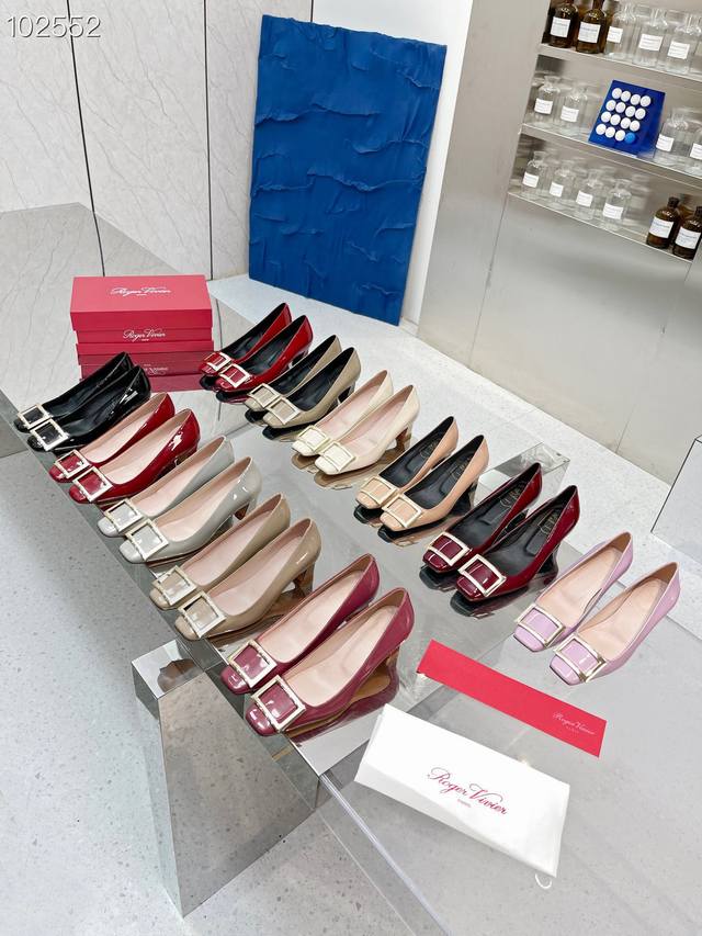 Factory direct price women's shoes, sports shoes, original Rogervivie RV women'