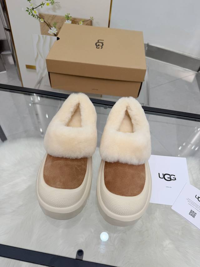 These snow boots with little fur collars are so cute! These snow boots give me a