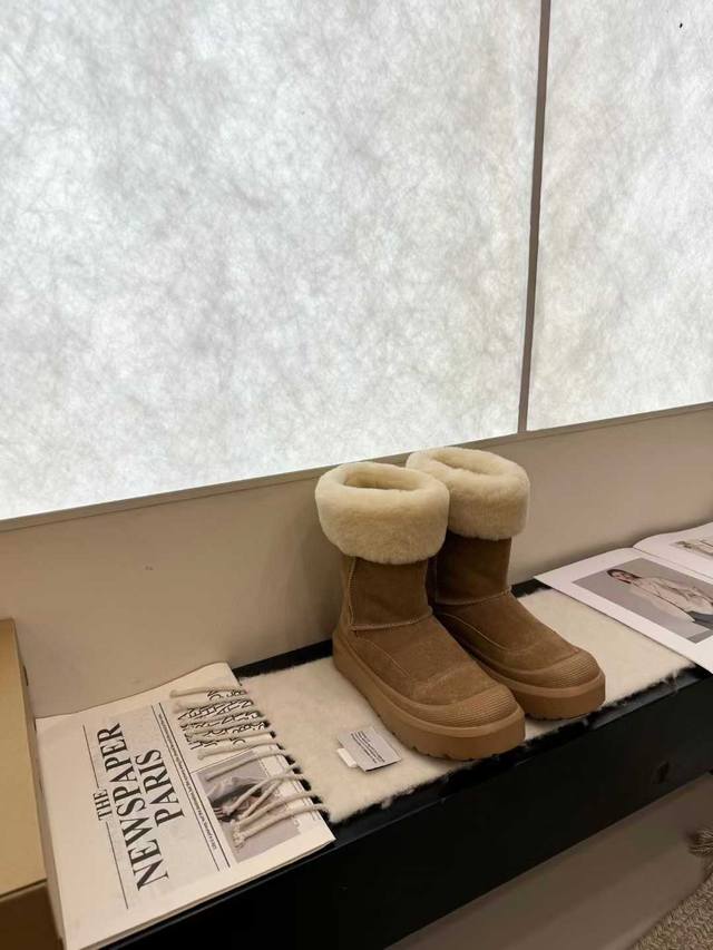 These snow boots with fur collars are so cute! They give me a sense of security