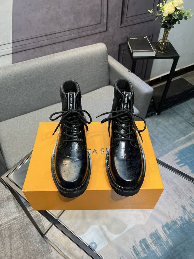 L's latest LV men's business casual boots, luxurious and prestigious, made entir
