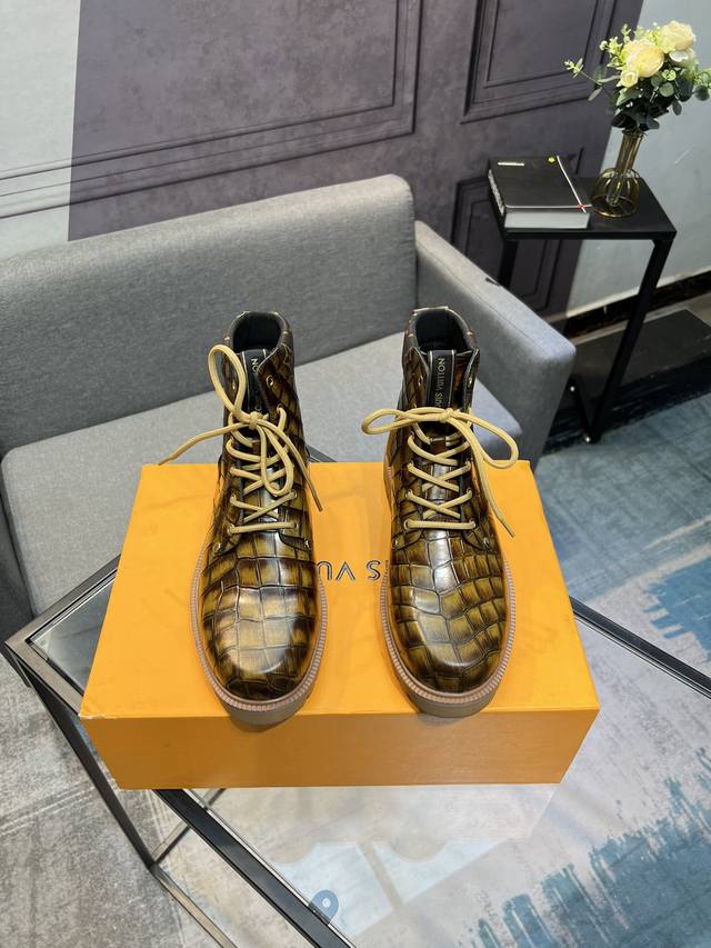 L's latest LV men's business casual boots, luxurious and prestigious, made entir