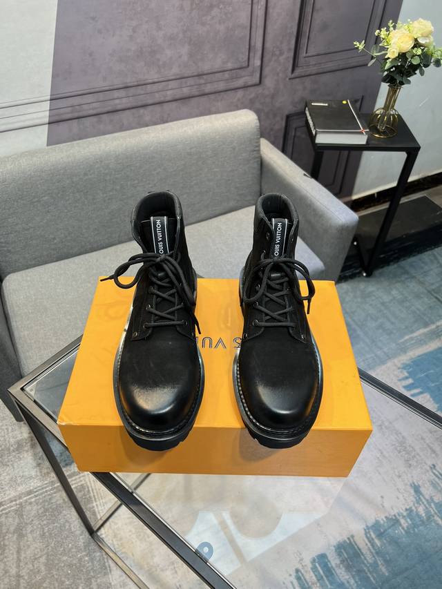 L's latest LV men's business casual boots, luxurious and prestigious, made entir