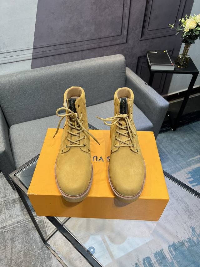 L's latest LV men's business casual boots, luxurious and prestigious, made entir