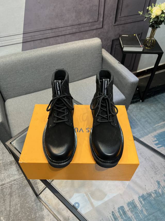 L's latest LV men's business casual boots, luxurious and prestigious, made entir