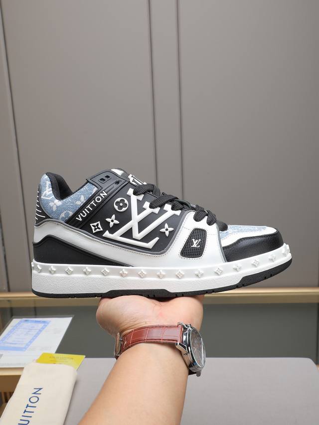 Lv style is novel and fashionable, the upper is made of imported cowhide, and th