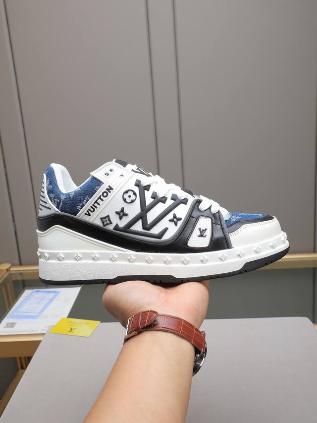 Lv style is novel and fashionable, the upper is made of imported cowhide, and th