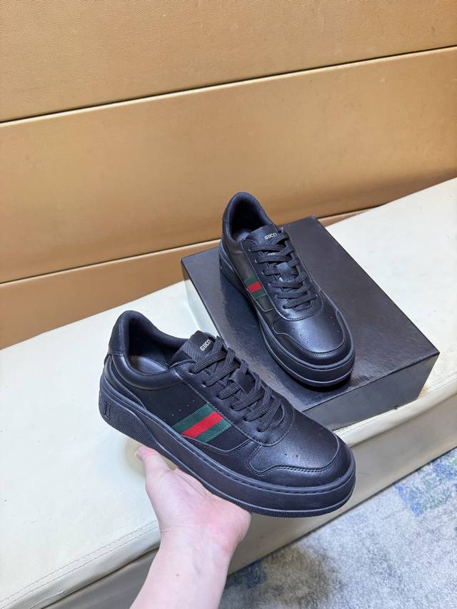 Gucci original quality. Unique modern style sneakers. A must-have casual shoe f