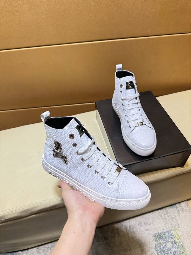 pp Philips original quality. ~ Unique modern style sneakers. A must-have casual