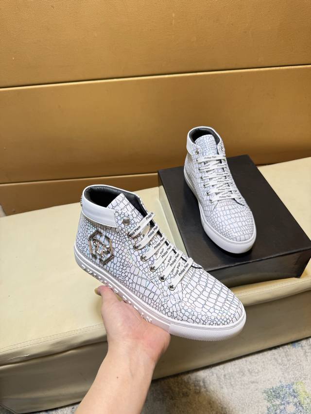 pp Philips original quality. ~ Unique modern style sneakers. A must-have casual