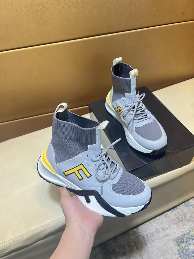 Official website synchronized, exclusive first release of Fendi's unique modern