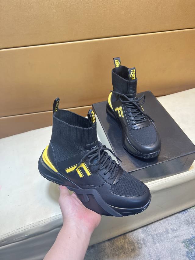 Official website synchronized, exclusive first release of Fendi's unique modern