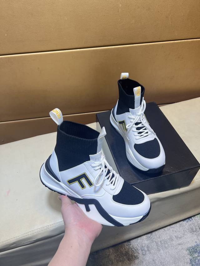 Official website synchronized, exclusive first release of Fendi's unique modern