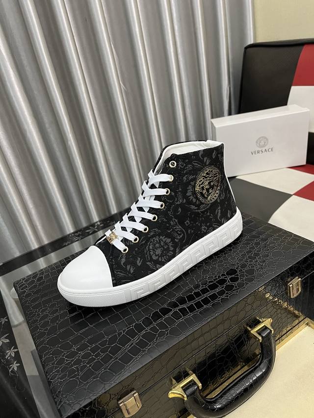 Factory Price (pp): Versace Men's High-Top Newest Hot-Selling Casual Shoes. Top