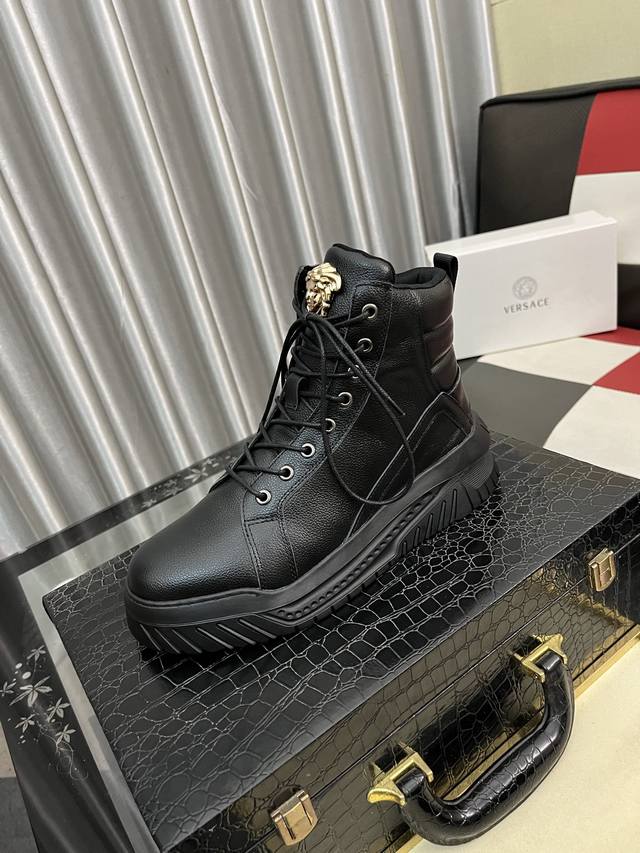 Factory Price (pp): Versace men's fashion shoes, luxurious quality. Designers p