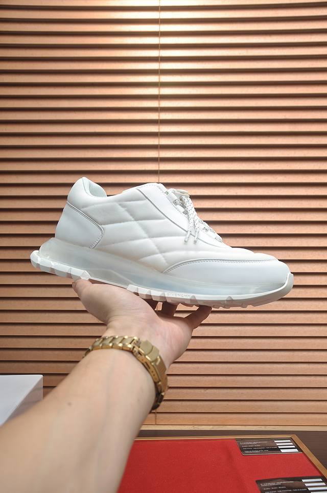 Factory Price p Givenchy. Available simultaneously at Givenchy boutiques. Upper