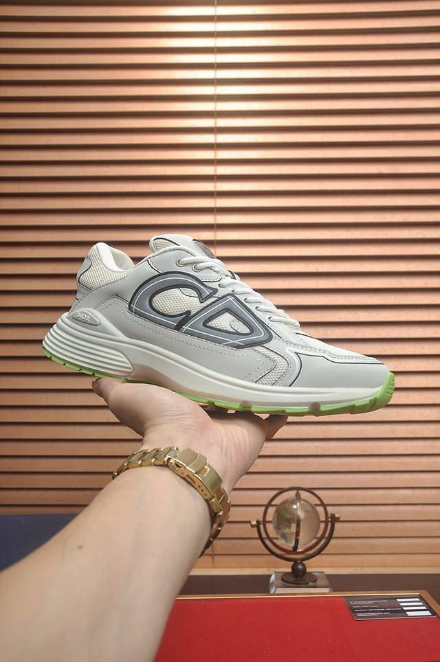 Factory Price: Top-Tier Original Shoes Brand: Dior Standard Sizes: Men's 38-44,